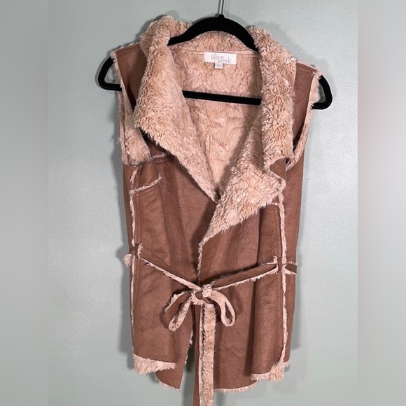Olive & Oak Jackets & Blazers - Oak & Olive Faux Fur Faux Suede Vest Tan size L